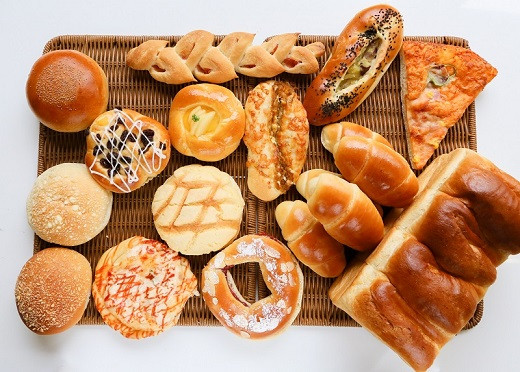 大人気！！石窯焼きのおまかせパン詰め合わせ18個セット【19114】