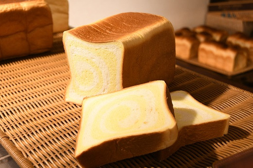 そのままでしっとりモチモチおいしい生食パン！北海道産小麦の生食パン3本セット【19027】