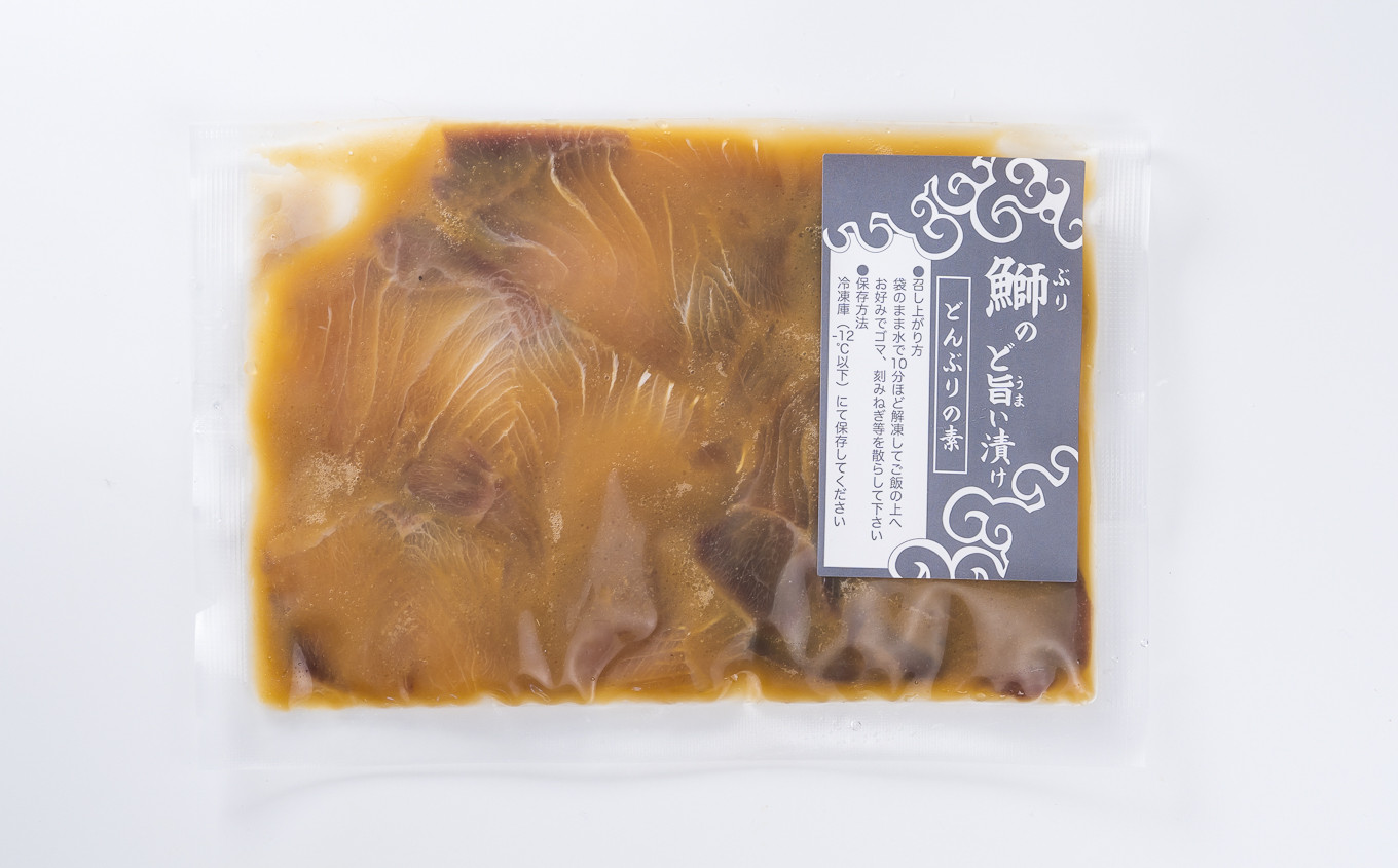 元祖ど旨い漬けと同じ、醤油とみりんベースに
ブリによく合うゴマの風味とコクをプラスしました!