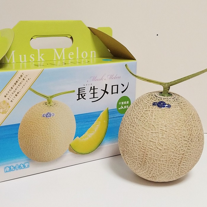 化粧箱に２玉入りでお届けします