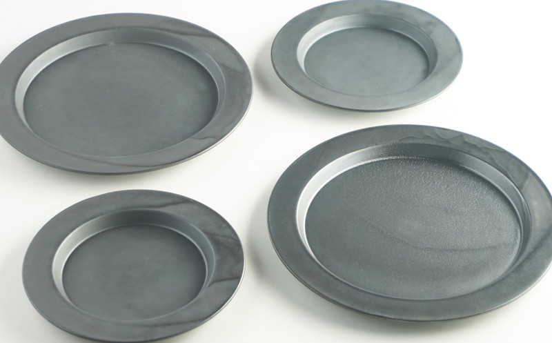 日常に使えるスタンダードなテーブルウェアです。