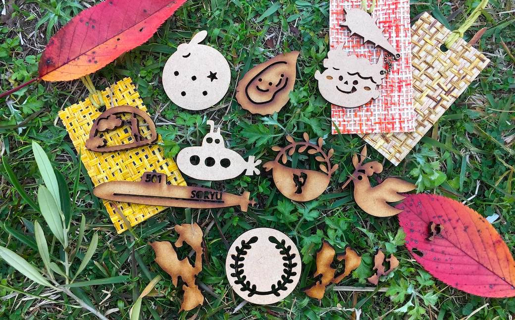 江田島市の形や特産品をアイデアにした雑貨たちをお土産としてプレゼントすると、話題も盛り上がります。