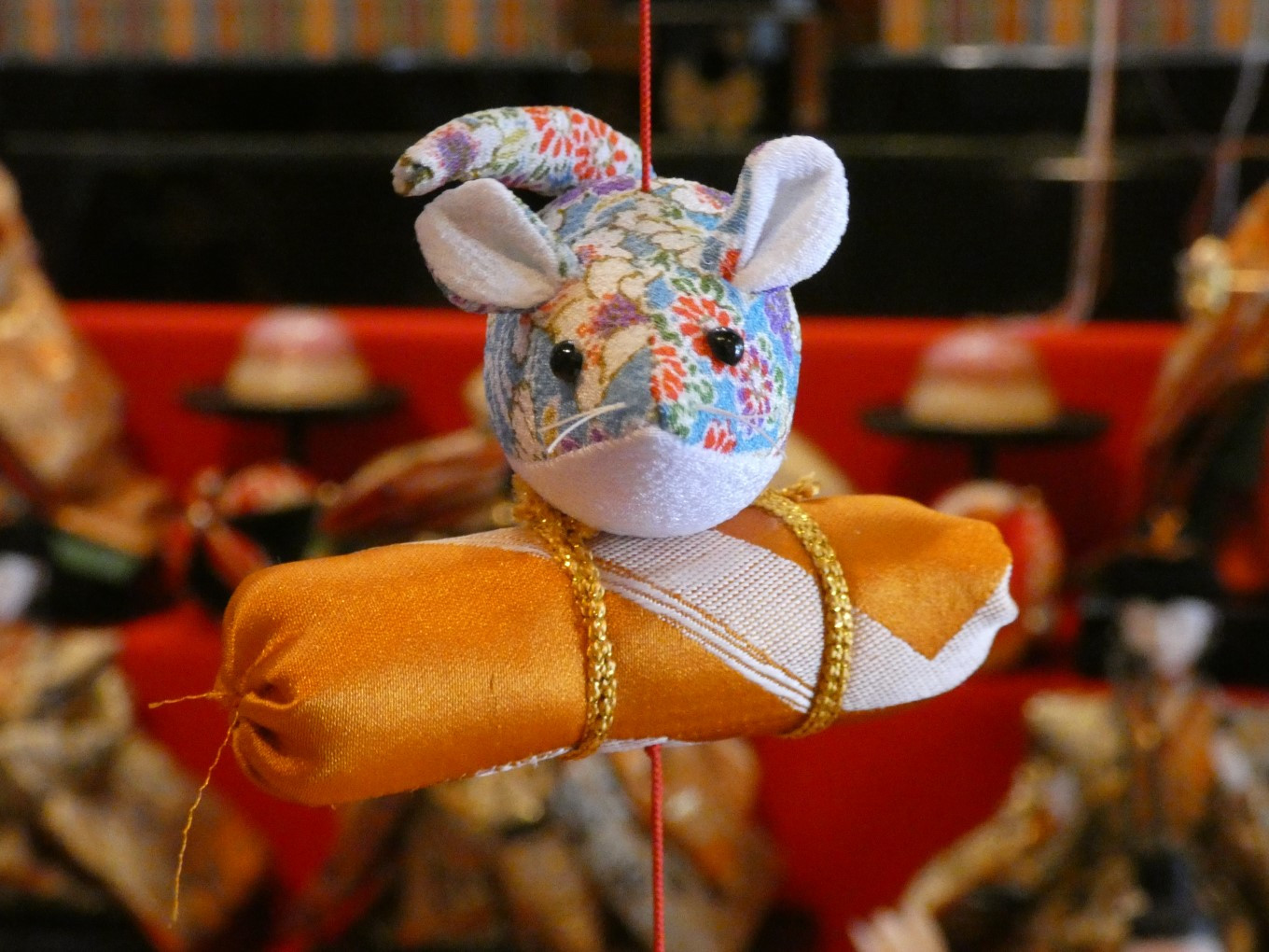 「俵ねずみ」大黒様のお使いであるねずみは、金運もあり、霊力があると言われます。