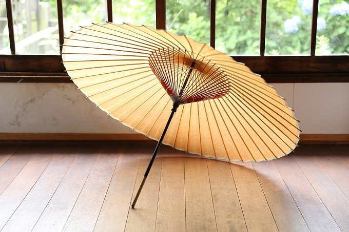 ※写真に使用されている和傘は、原液の色となります。