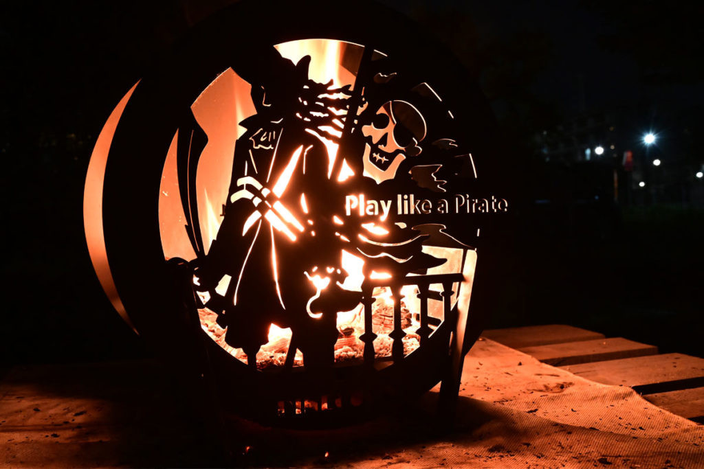 見て楽しむ焚火台（海賊）