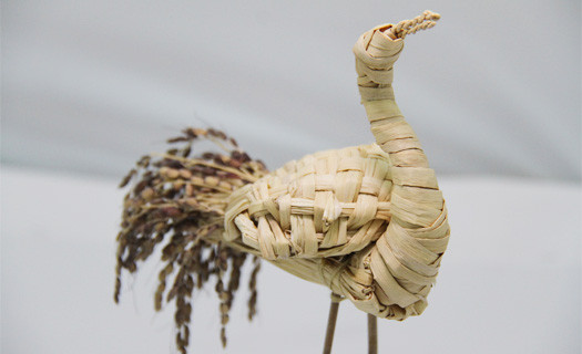 鶴亀ともに尻尾には古代米を使用しています。