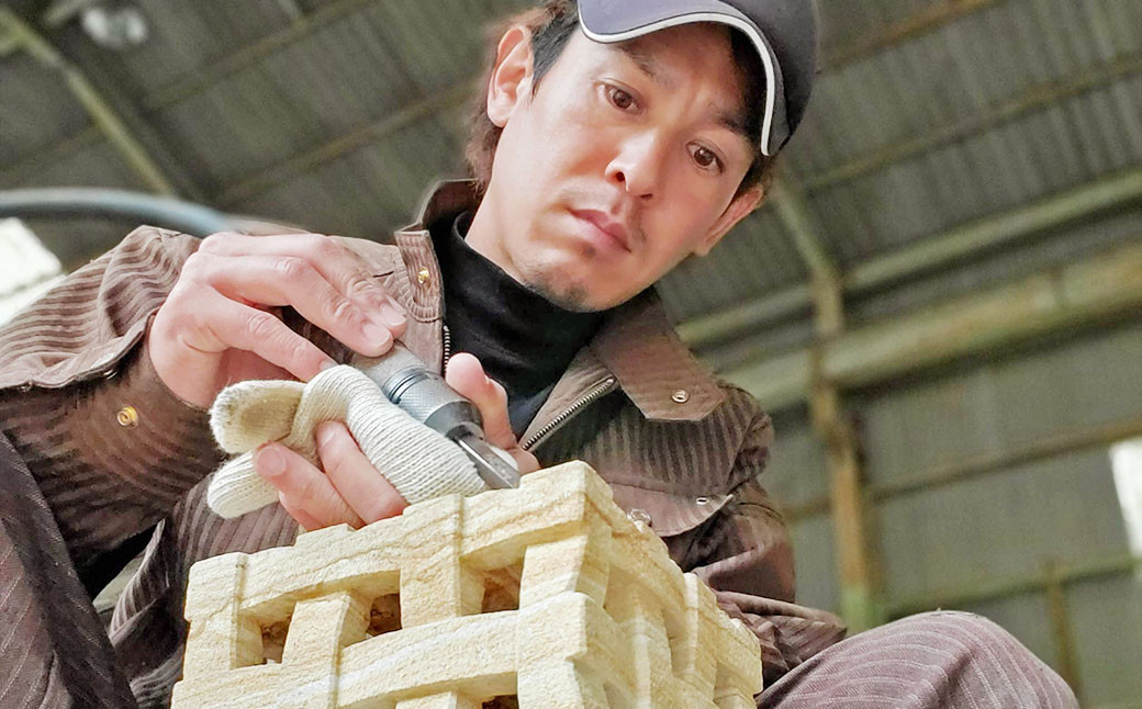 天草天然木目石使用 石工職人手づくり「イニシャルオブジェ」