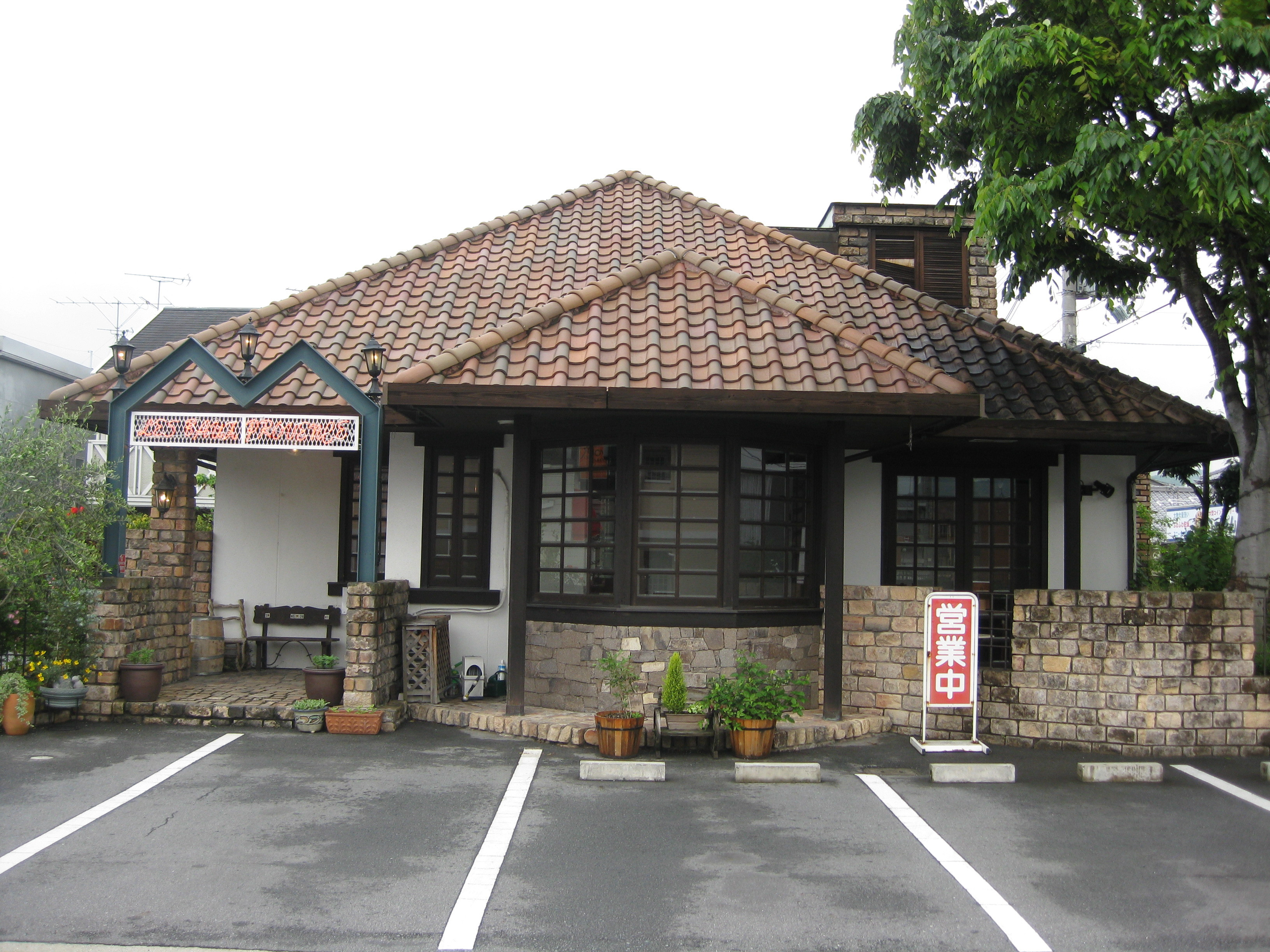 地元でも大人気の喫茶店が提供する評判のフルーツサンドです。