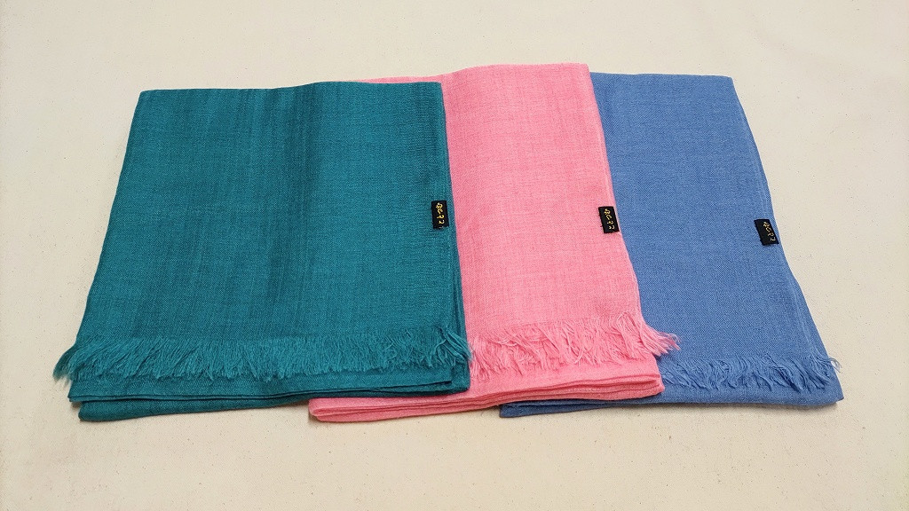 左からグリーン、ピンク、ブルーになります！