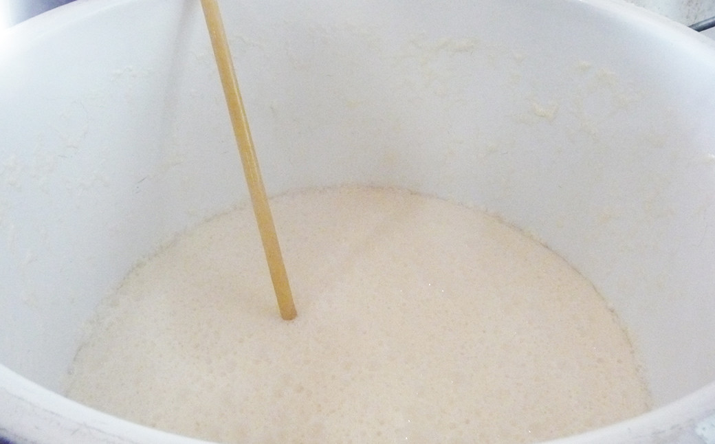 酒蔵で本格的な酒づくりの行程の見学もできます。