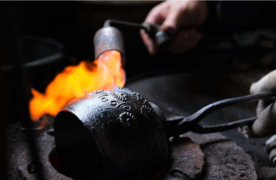 製造に要する約80個程の工程を職人の高度な技術で仕上げます。