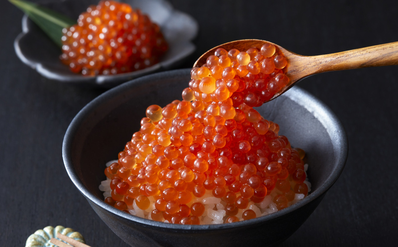 ご飯の上に豪快に乗せてイクラ丼に