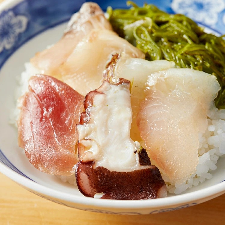 三重県産海の幸が味わえる海鮮丼