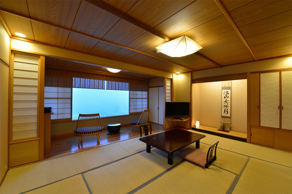 【平日限定】「清流山水花 あゆの里」 和室 ペア宿泊券 1泊2食付 人吉温泉