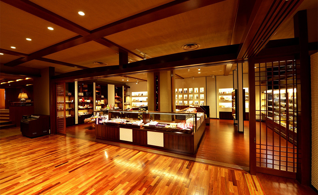 【平日限定】「清流山水花 あゆの里」 プレミアムルーム ペア宿泊券 1泊2食付 人吉温泉