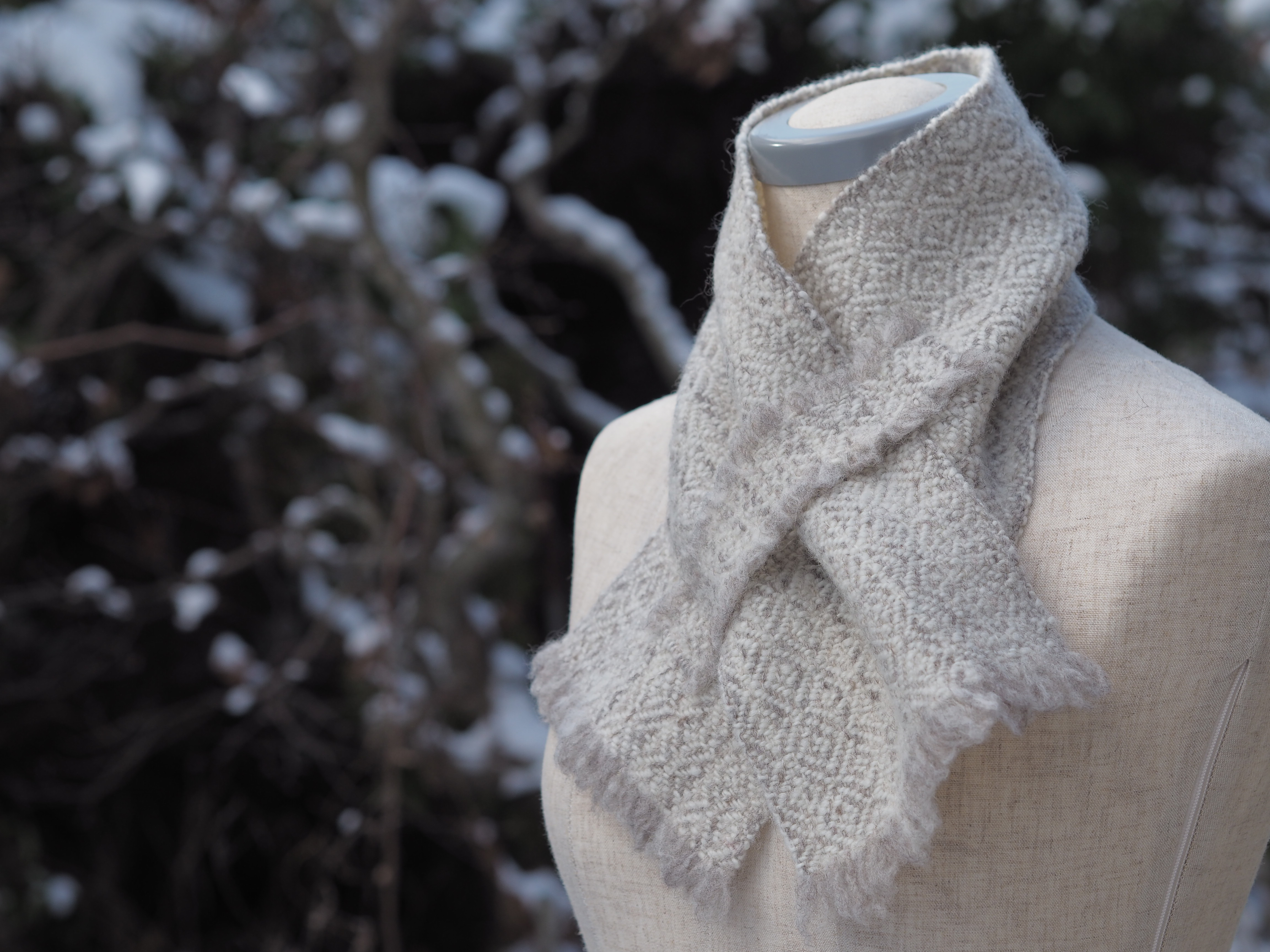 無染色の羊毛を使用しています。