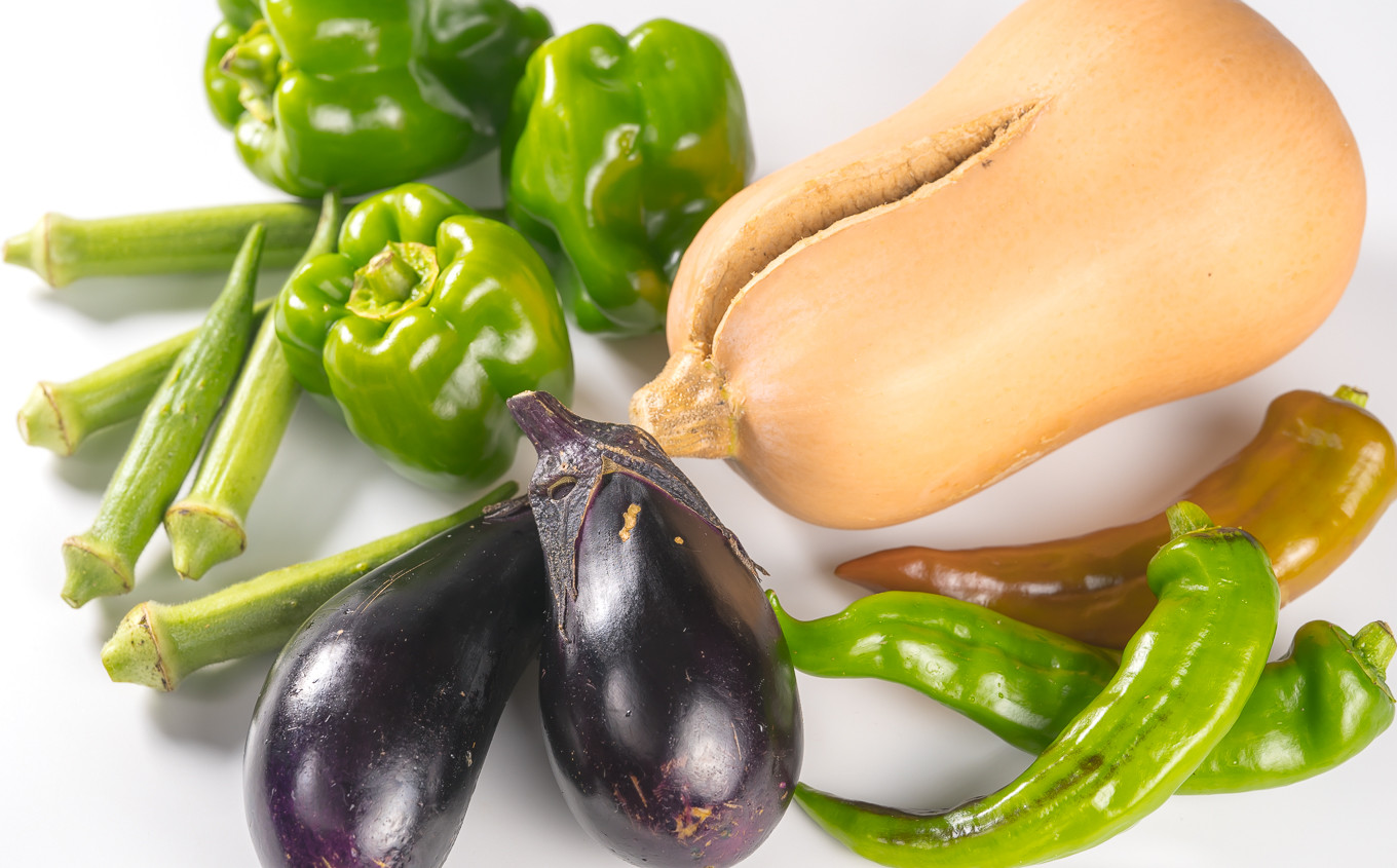 農薬や化学肥料不使用なので、市販野菜のように綺麗ではありません
しかしキレイじゃない事が安心の証で不恰好な野菜たちが自慢です