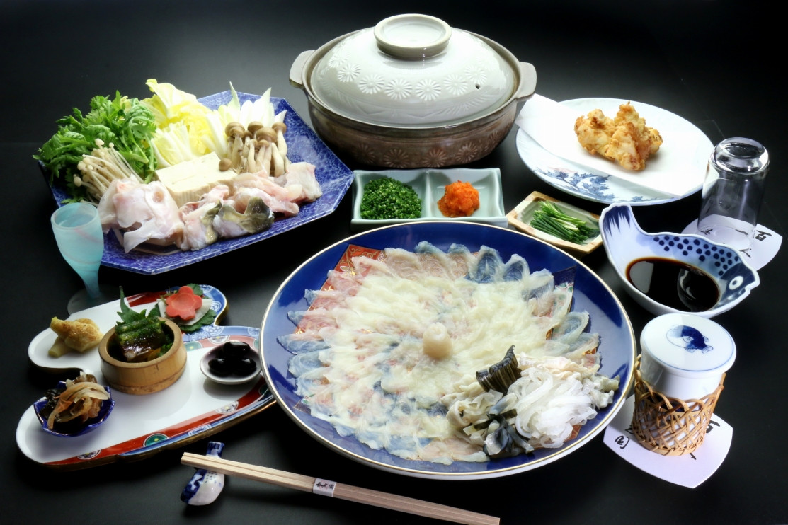 【夕食】豊後水道産天然とらふぐのフルコース