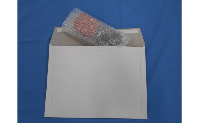 送付の際は、製品を梱包し、レターケースに入れて発送します。