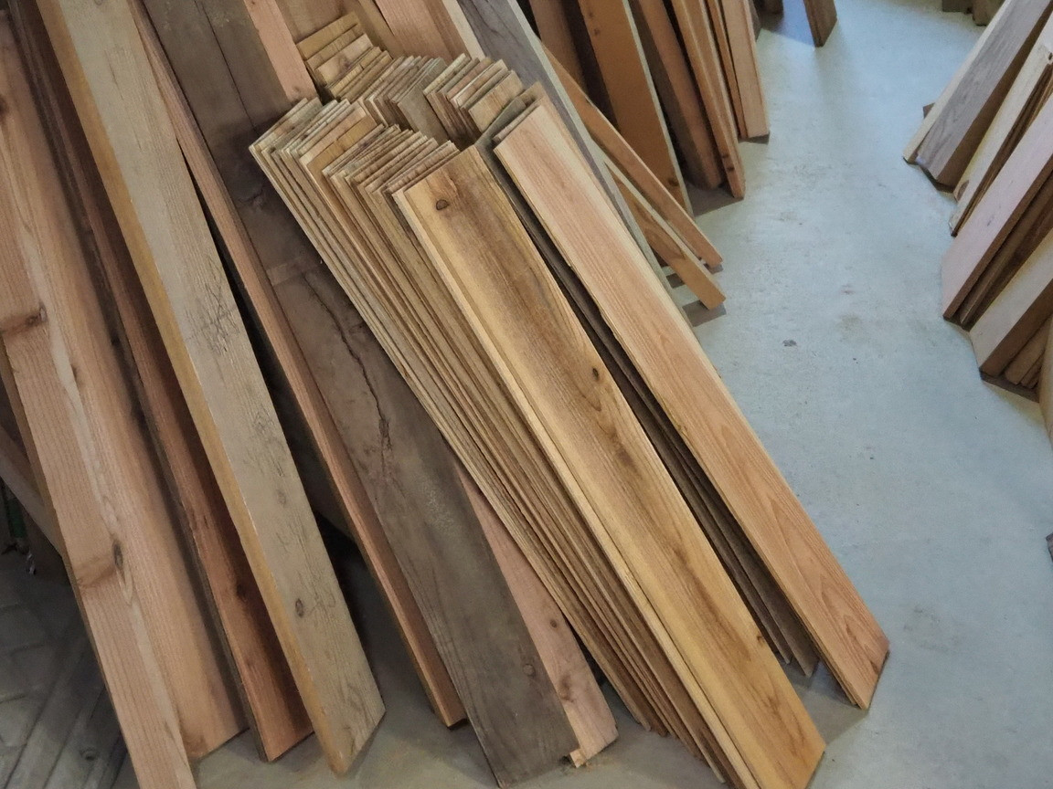 この様な端材からできています。