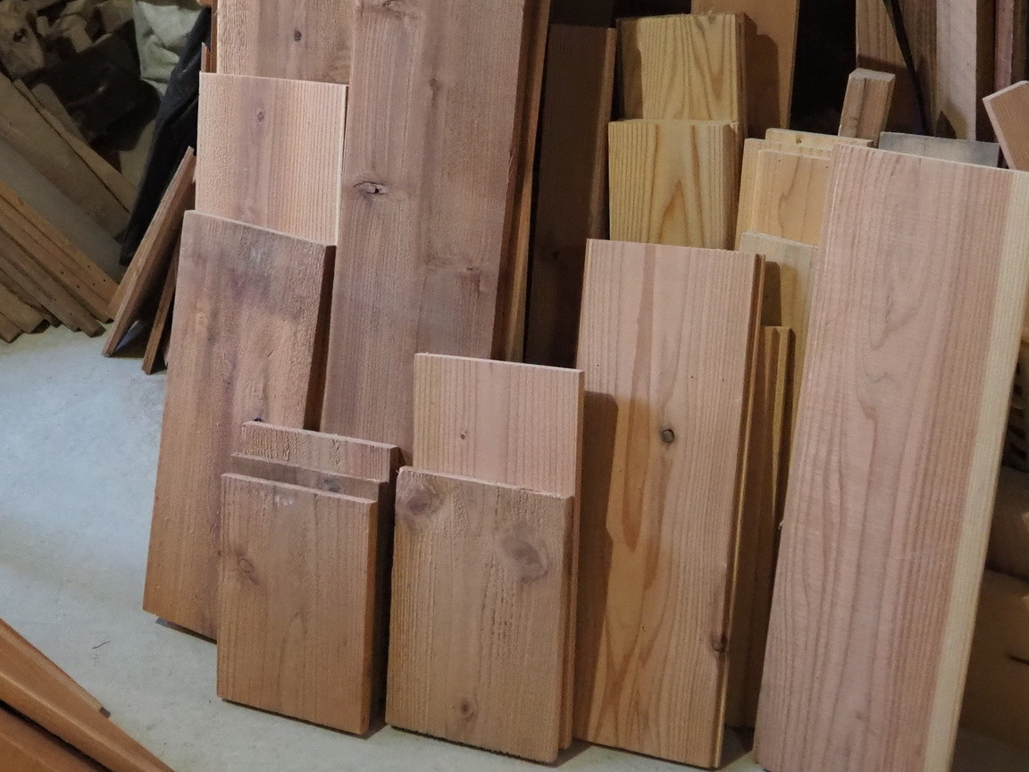 この様な端材からできています。