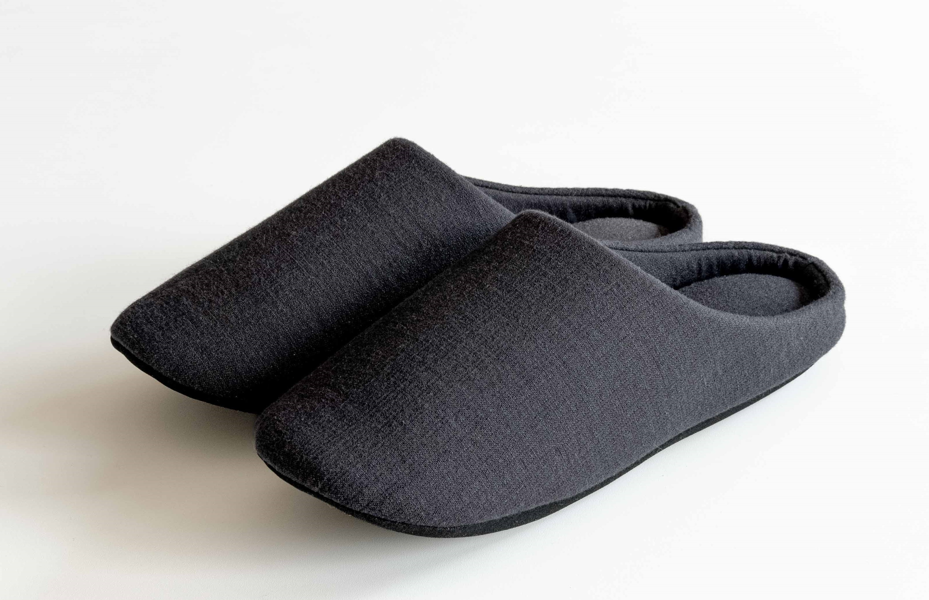 見た目、性能、履き心地に優れたデザイナーこだわりのスリッパです♪