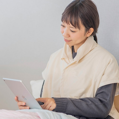 あったかシルクわたの肩当