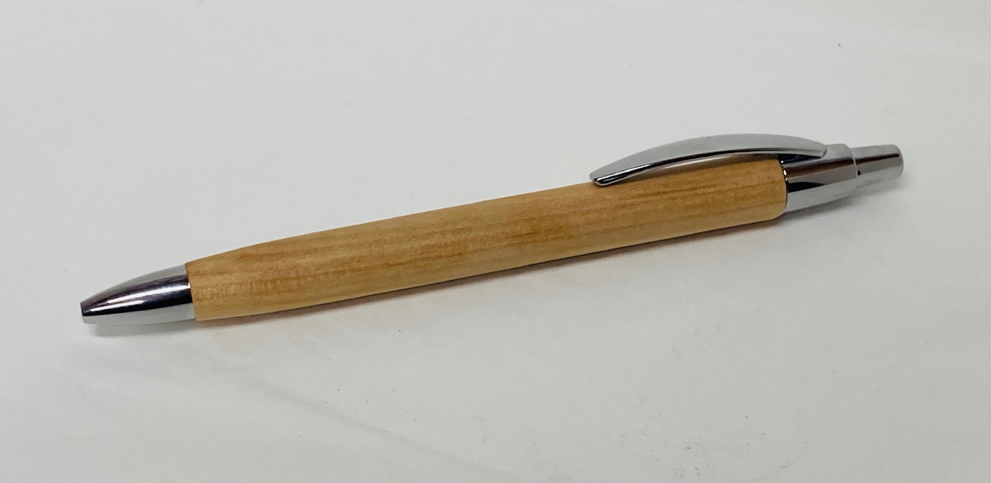 軸が桜の木のボールペン