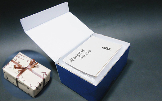 ※一つ一つ手作りの為、絵柄、色合い、サイズ等若干の違いが、ございます。
あらかじめ、ご了承下さい。
※紙箱入り