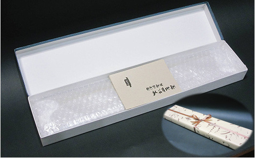 化粧箱に入れてお届けいたします。
ご自宅用にはもちろん、ギフト、贈答品、記念日、など
贈り物にもピッタリですね。