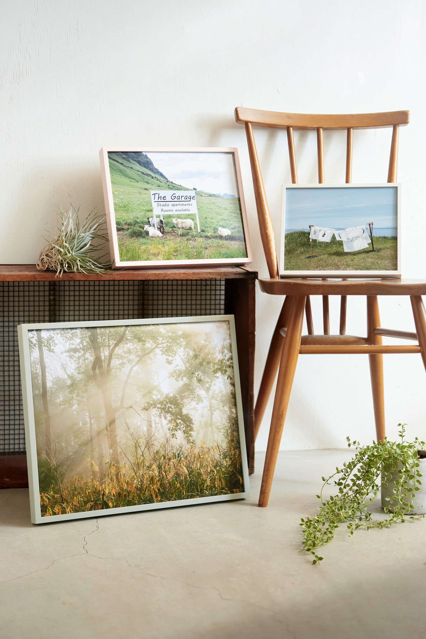 使用イメージ。木の椅子に置いてあるのものがSサイズとなります。