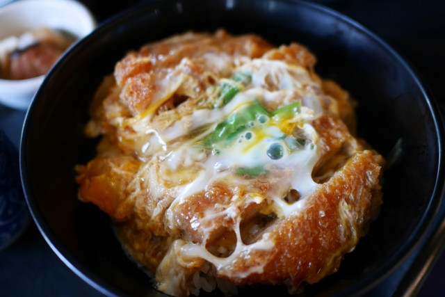 かつ丼に。