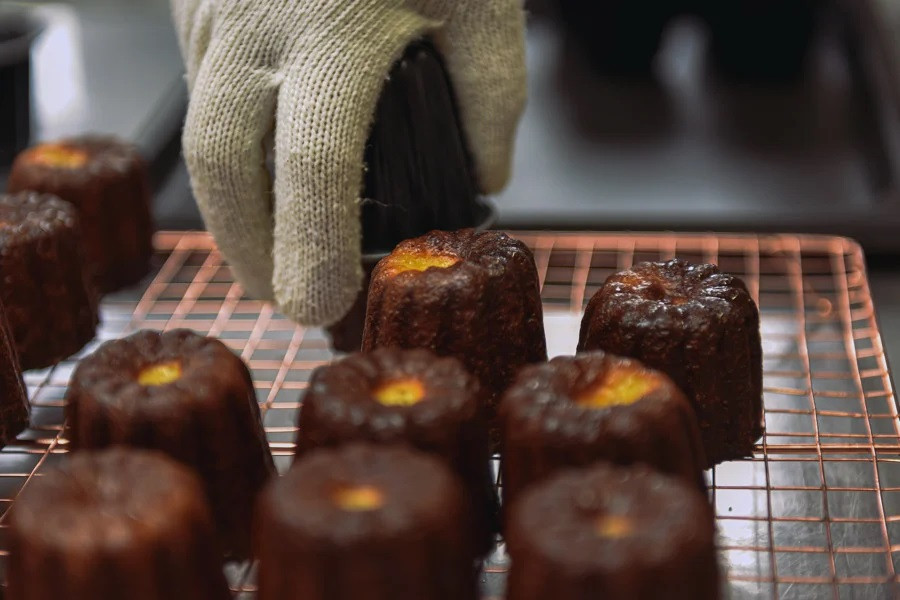 手間隙かけて作ったカヌレはリピーターが続出するほど大好評です。