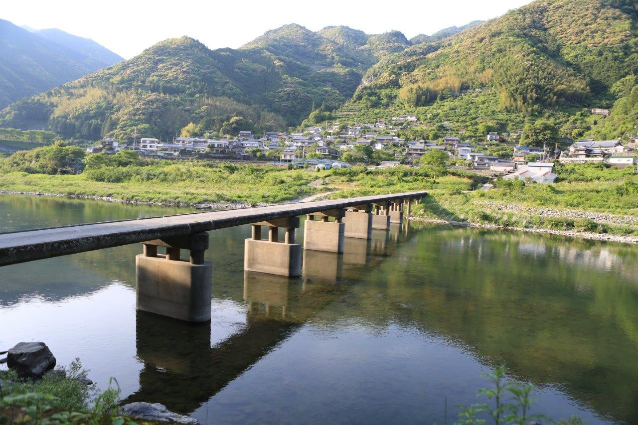 越知町中心部を流れる仁淀川