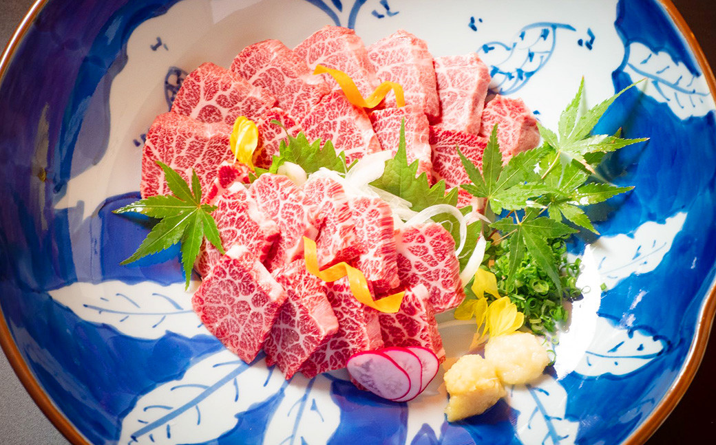 馬肉の頂点「1%の出会い」桜牧場 超霜降り馬刺し三角バラ 食べ比べ用 上赤身付き