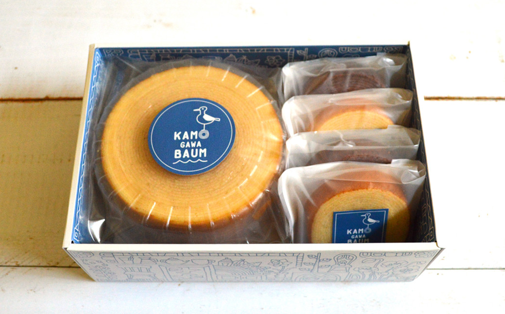 下段には、バウムクーヘンLとミニバウム2種4袋入り