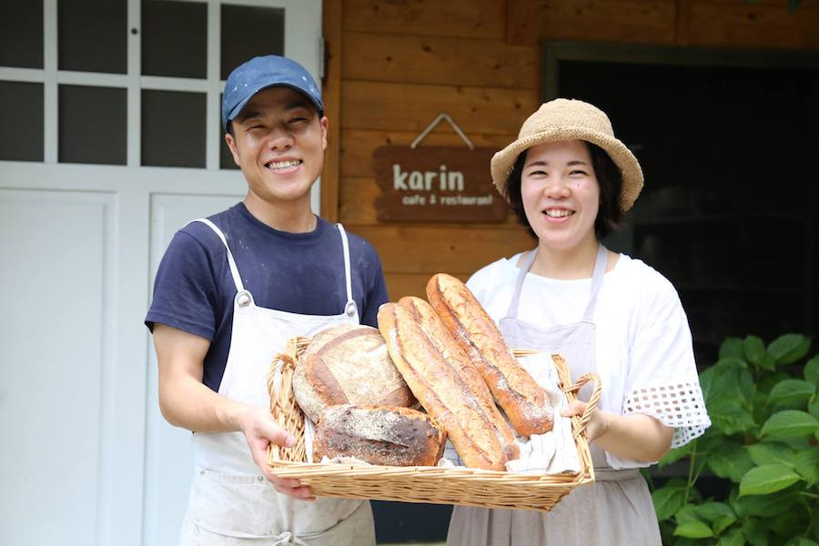 cafe karinは南小国町の山の中にあるカフェです。
家族の力を借りながら姉弟で営んでいます。