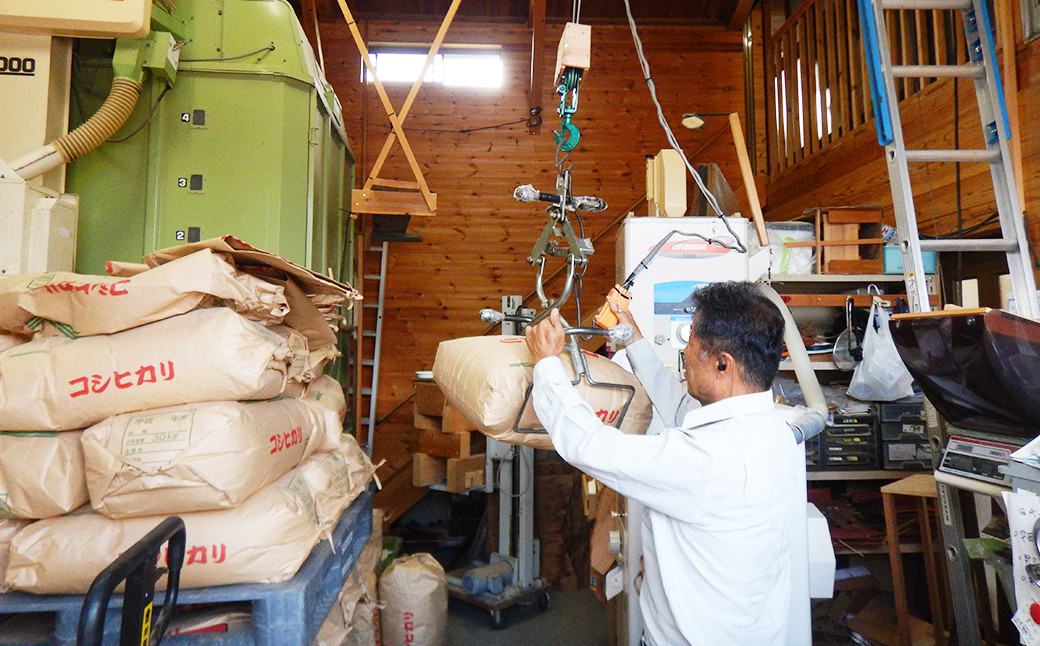 元大工という異色の経歴を活かした”こだわりの農法”は選別作業や精米にも。