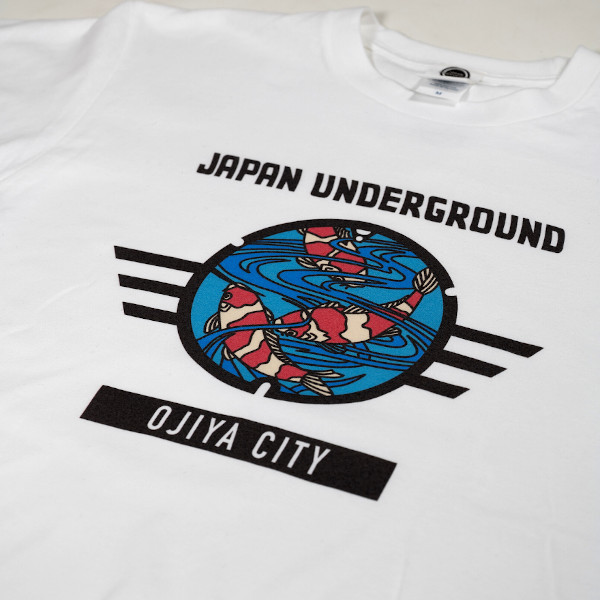 小千谷市マンホールデザインTシャツ!「紅白柄」の錦鯉が描かれたデザイン。