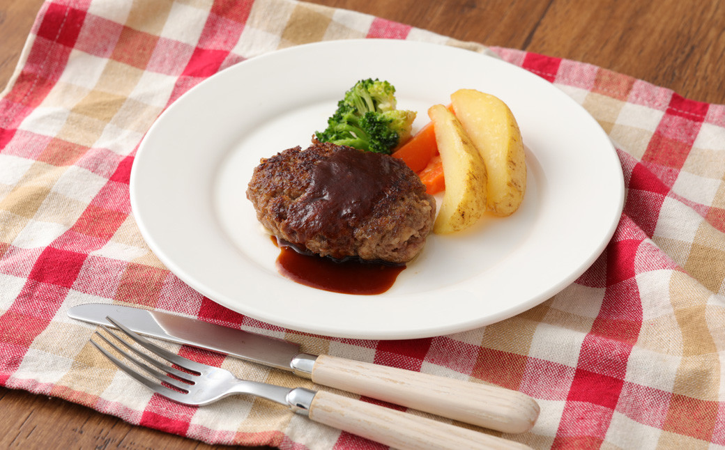 当店自慢の商品黒毛和牛切落しと手作り生ハンバーグ