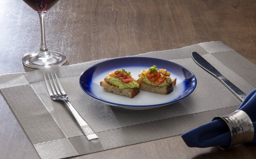 お皿以外は返礼品に含まれておりません。