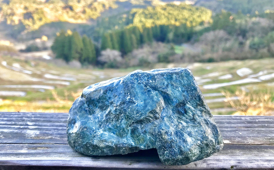 蛇紋岩由来の重粘土質の土壌には、稲の成育に必要なミネラル分が豊富に含まれており、美味しいお米が出来上がります。