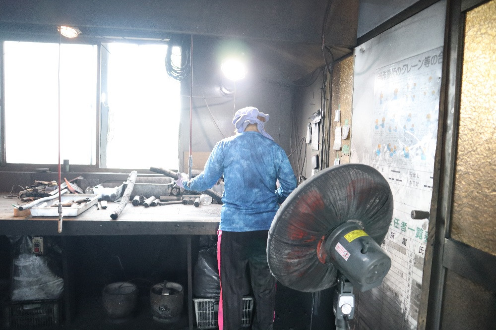 炭を作るところから始まります