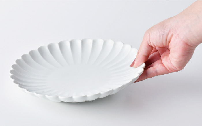 皿 花 プレート かわいい 中皿 白 ホワイト おしゃれ プレート 陶器 かわいい お花 やきもの 器 ケーキ皿 取り皿 パン皿