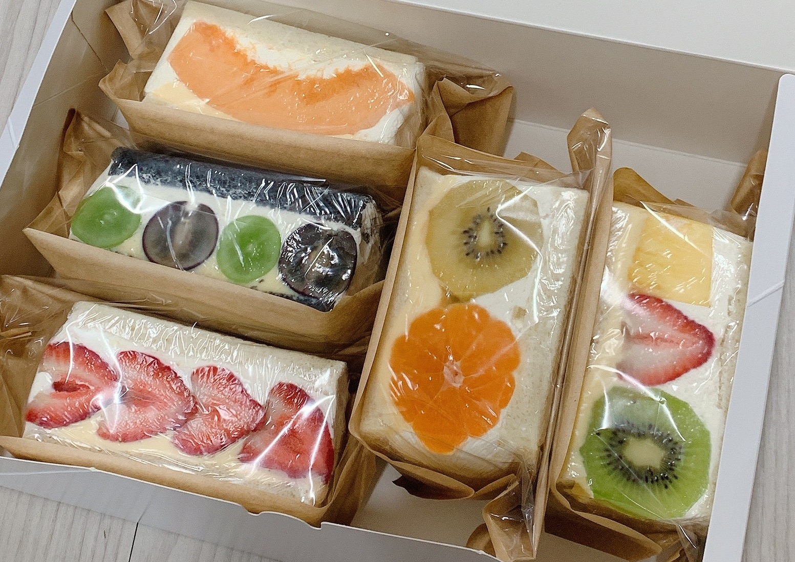 見た目にも華やかなフルーツサンドは写真映え間違いなしです！