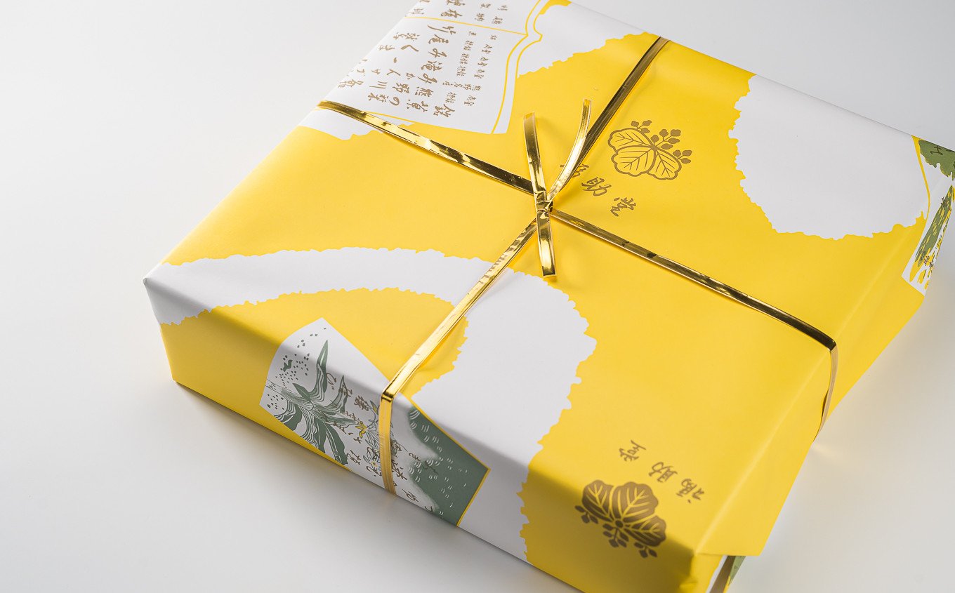 専用の化粧箱に入れてお届けします。
のし対応も可能です。「蝶結び」「結びきり」「仏熨斗 黄白」からお選びください。