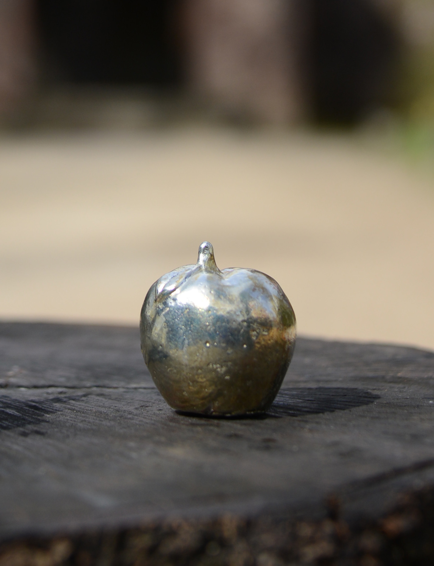 リンゴのペーパーウェイト