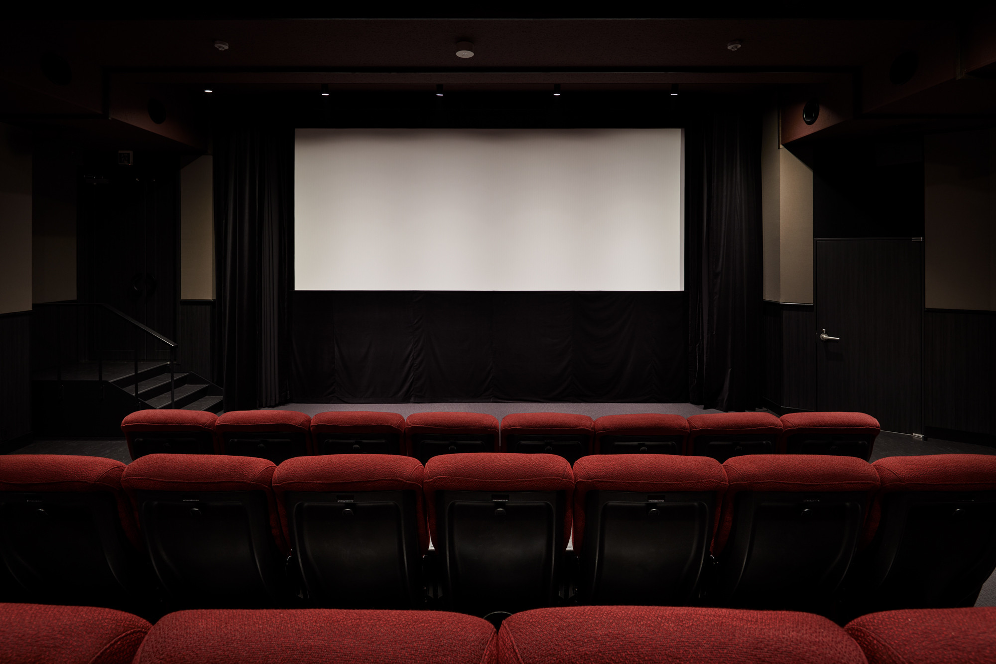 シアター・エンヤ場内。「シアター・エンヤ」の名称は公募によって決まりました。