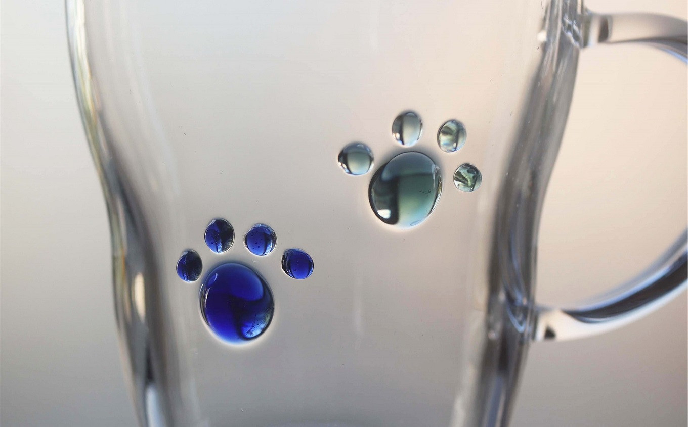 立体的な肉球足跡