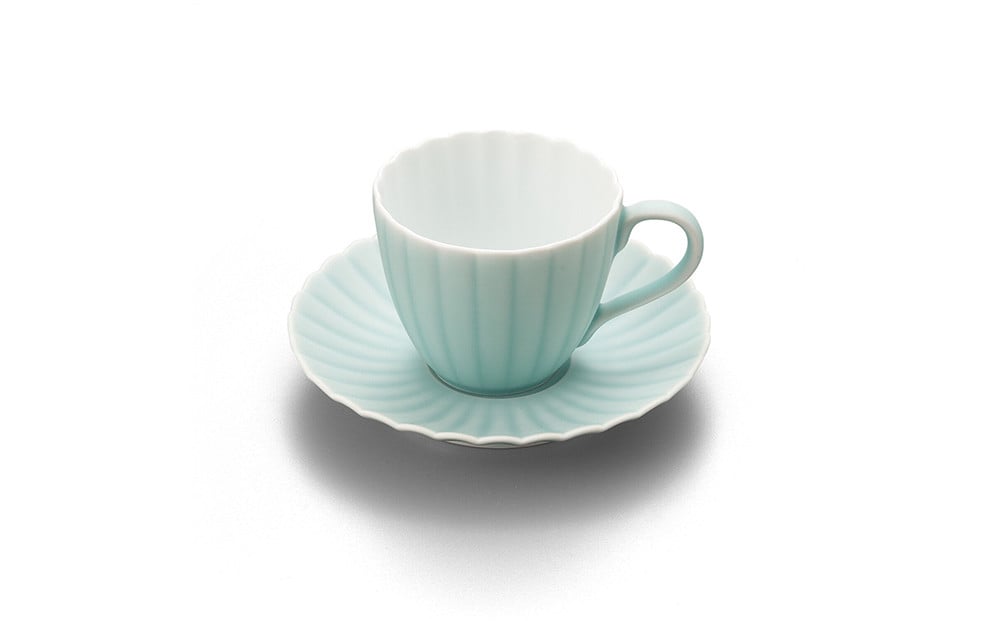 花びらを模した菊割の形状。